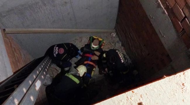 Manisa'da asansör boşluğuna düşen kişi yaralandı