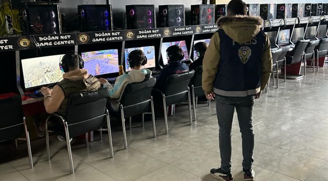 Manisa Polisinden Okul önü ve İnternet Kafe Denetimi 