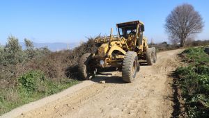 Turgutlu Belediyesi Fen İşleri Ekiplerinden 11 Kırsal Mahallede Yol Düzenleme Çalışması